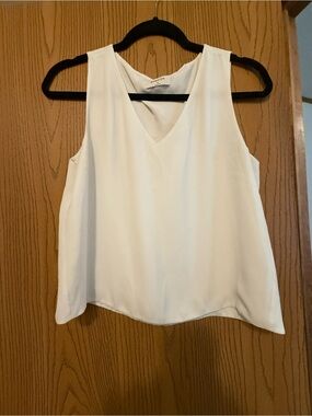 Babaton White V-Neck Sleeveless Camisole